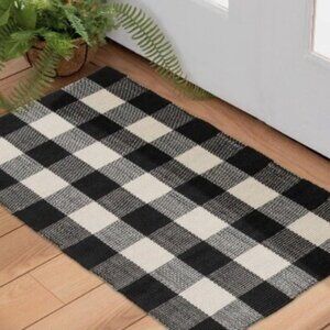 NWT Buffalo check Plaid woven Rug